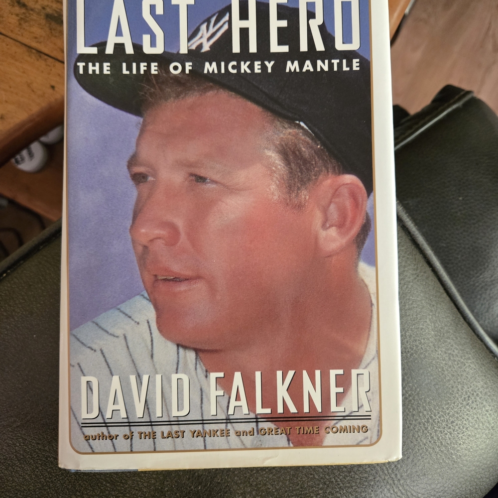 Chronicle Books - The Last Hero: The Life of Mickey Mantle